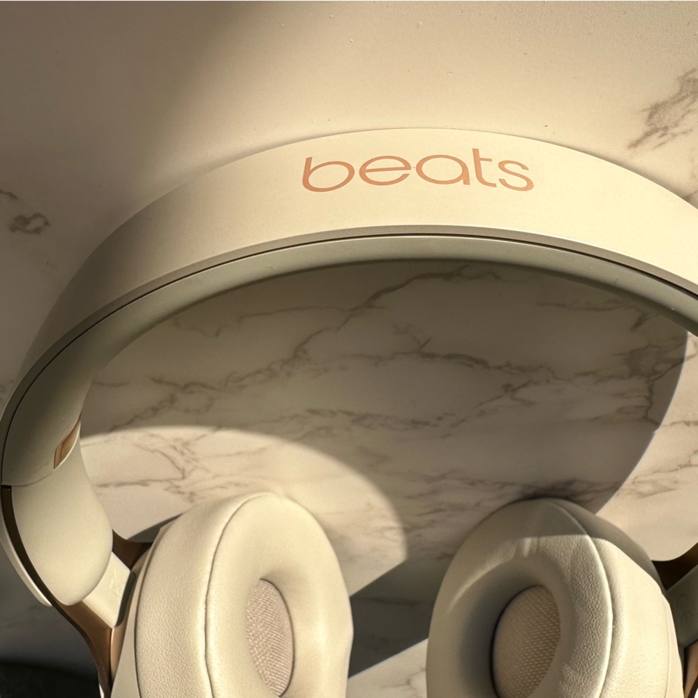 Beats Solo Pro Over Ear Wireless Headphones Like New